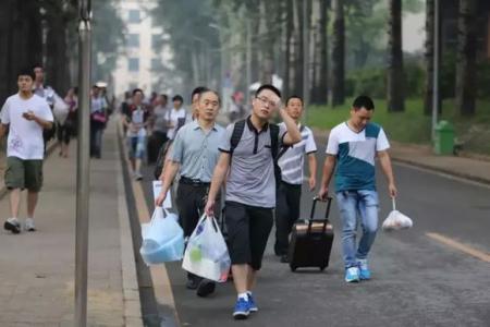 大学入学面试自我介绍 大学入学自我介绍大全