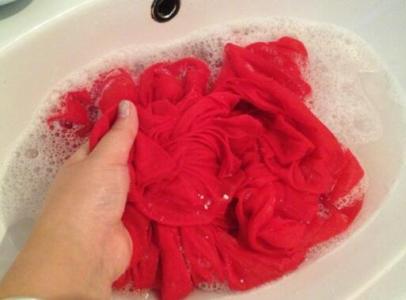 如何洗衣不掉色 缓解洗衣掉色的实用方法