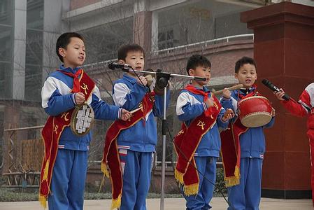 小学生文明礼仪三句半 关于文明礼仪的三句半