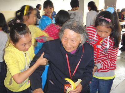 关于重阳节的作文 【重阳节作文】老少同庆重阳节