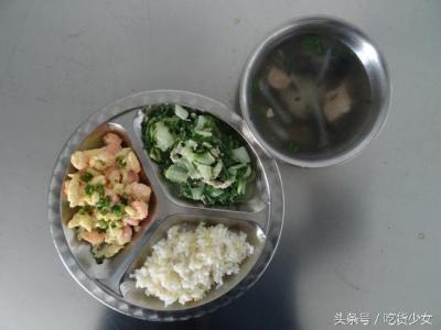 午餐适合吃什么 午餐前饿了适合吃什么？