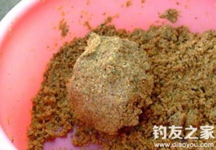 钓鲫鱼饵料配方 推荐两款初冬钓鲫鱼饵料配方