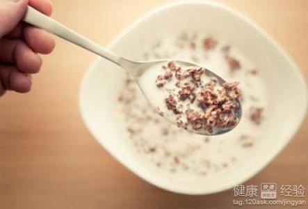 发烧吃什么食物 发烧不能吃什么食物？