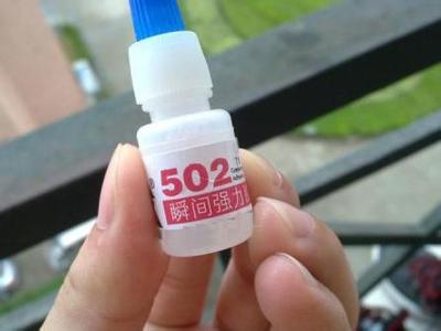 怎样洗掉手上的502胶水 怎样洗掉502胶水