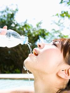 夏季补水 夏季养生多补水