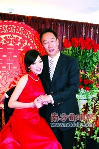 订婚新娘简单大方致词 订婚宴新娘致辞