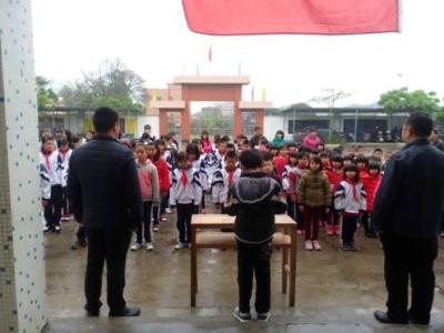 小学生国旗下讲话稿 学生在国旗下的讲话