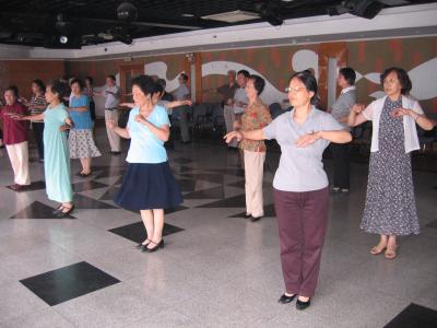 交谊舞的基本功怎么练 怎样才能学好交谊舞