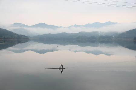 你是我过河的一叶扁舟 童年是一叶扁舟