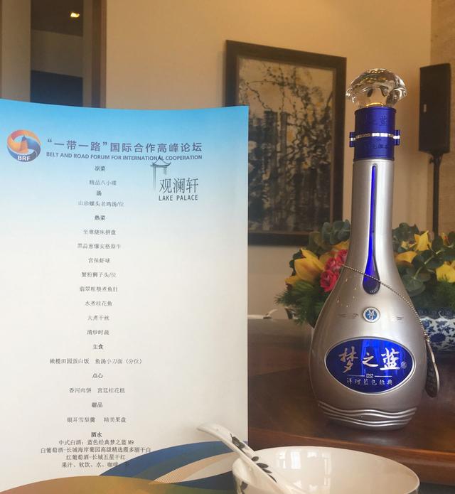 沿着丝路给老外讲中国白酒，洋河老总张学谦讲了这样的故事